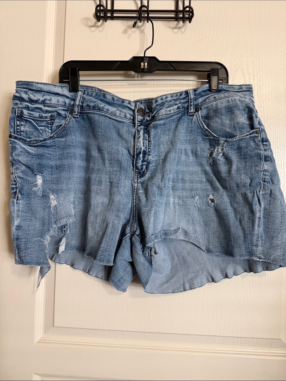 Maurices Women’s Distressed Denim Shorts Sz 22 - Light Blue
